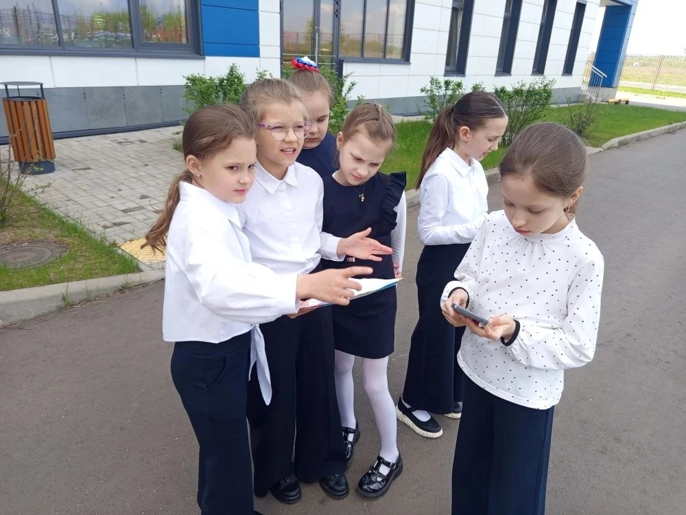 Учимся ориентироваться как настоящие герои! 🧭🗺️  Сегодня наши «Юные Талалихинцы» из 2 «В» класса ста