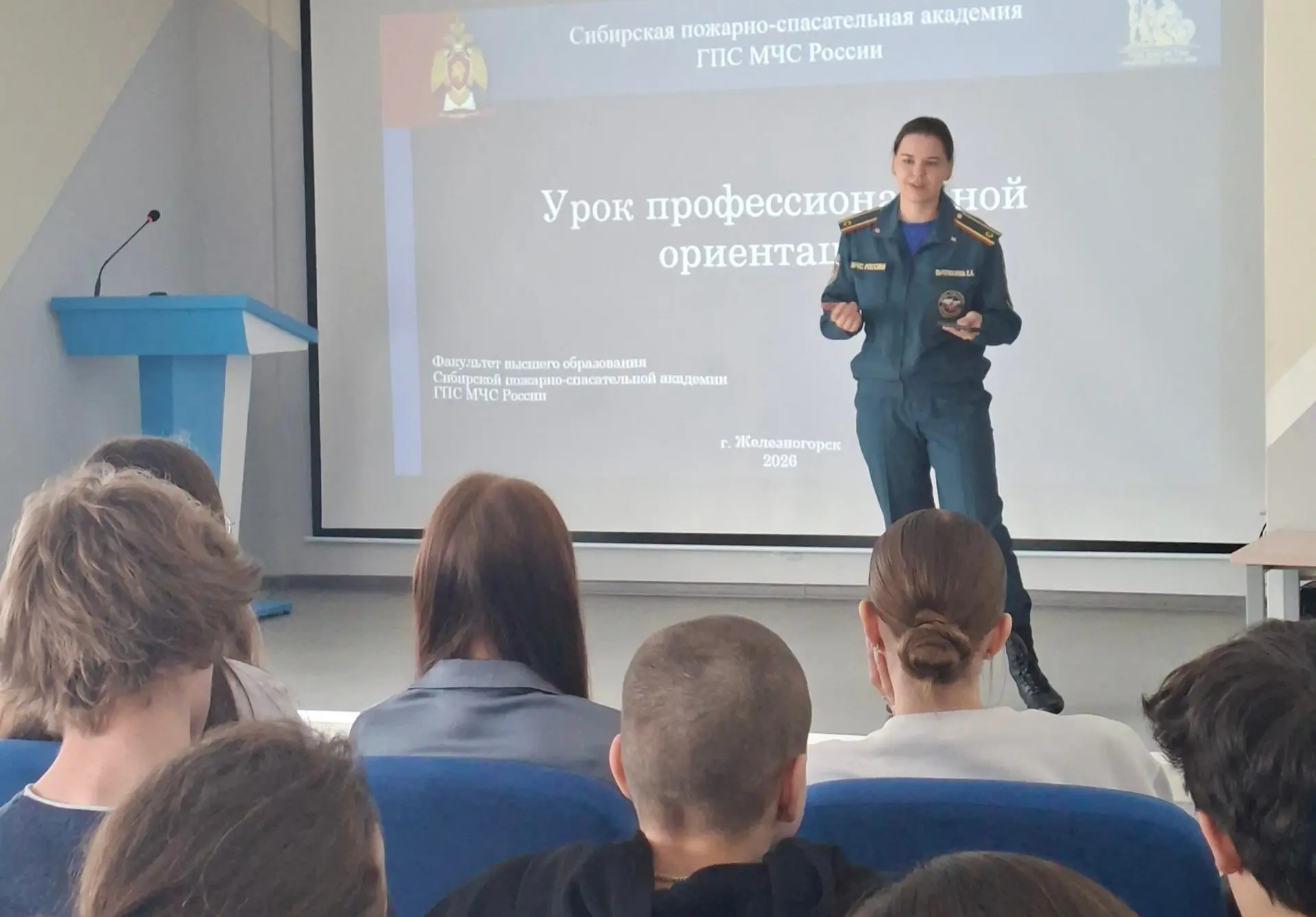 Студенты факультета высшего образования посетили Дивногорскую школу МБОУ СОШ № 4, где п...