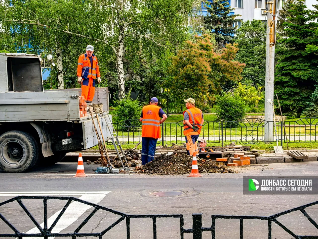 На пересечении Челюскинцев и Артёма ремонтируют ливневую канализацию  ⚒️ MAX | TG | Связь ⚒️