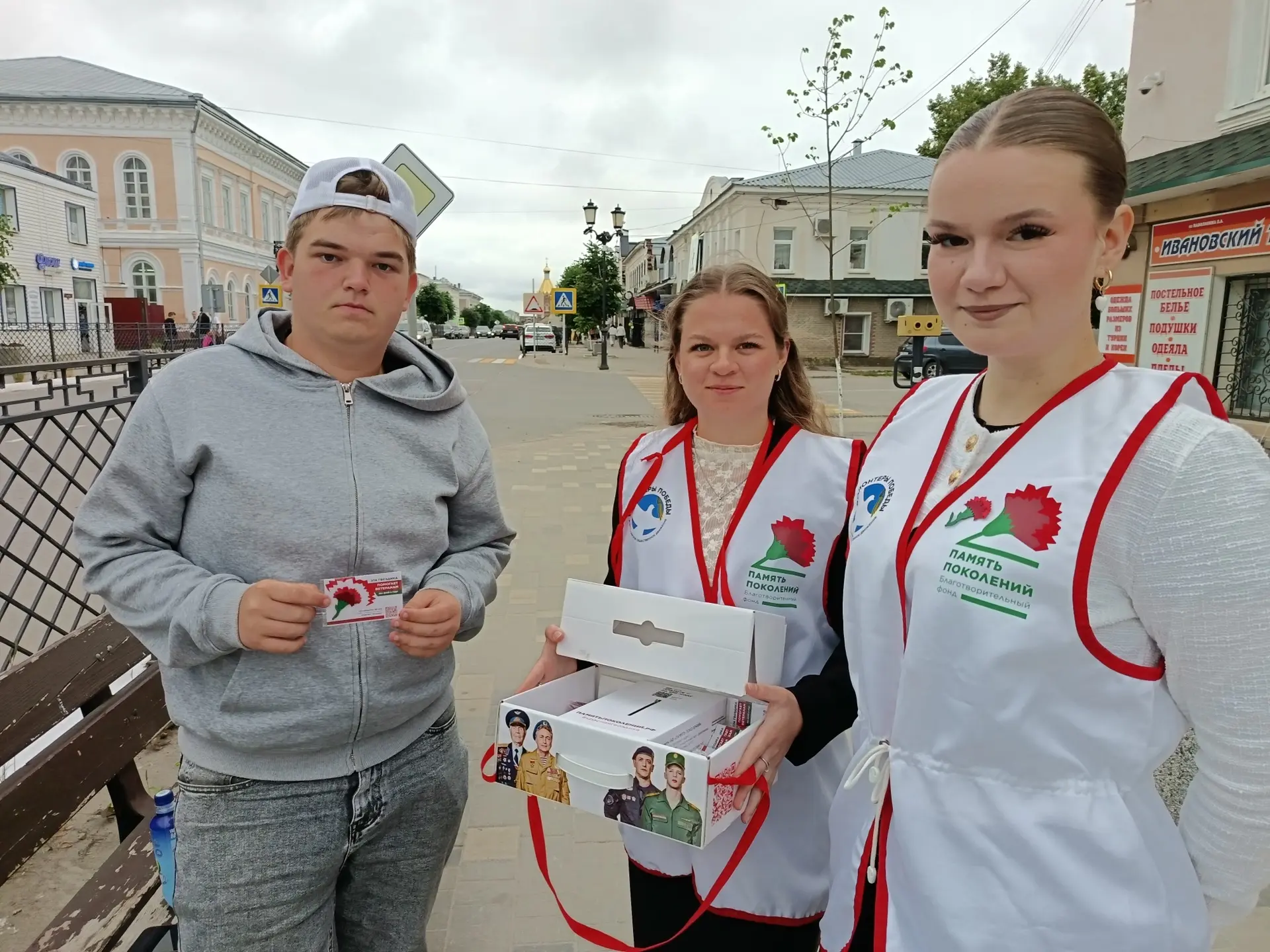 В преддверии Дня памяти и скорби волонтеры Победы присоединились к общероссийской акции «Красная гво