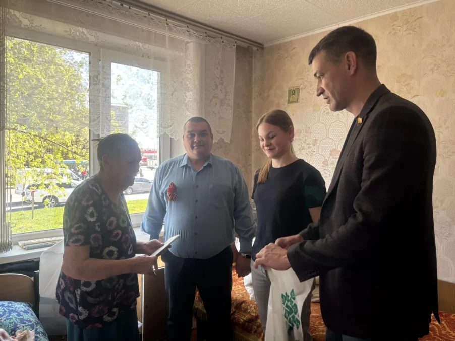В преддверии 9 мая в Чебоксарах чествуют ветеранов   Сегодня депутаты Госсовета ЧР Юрий Зорин, Артем