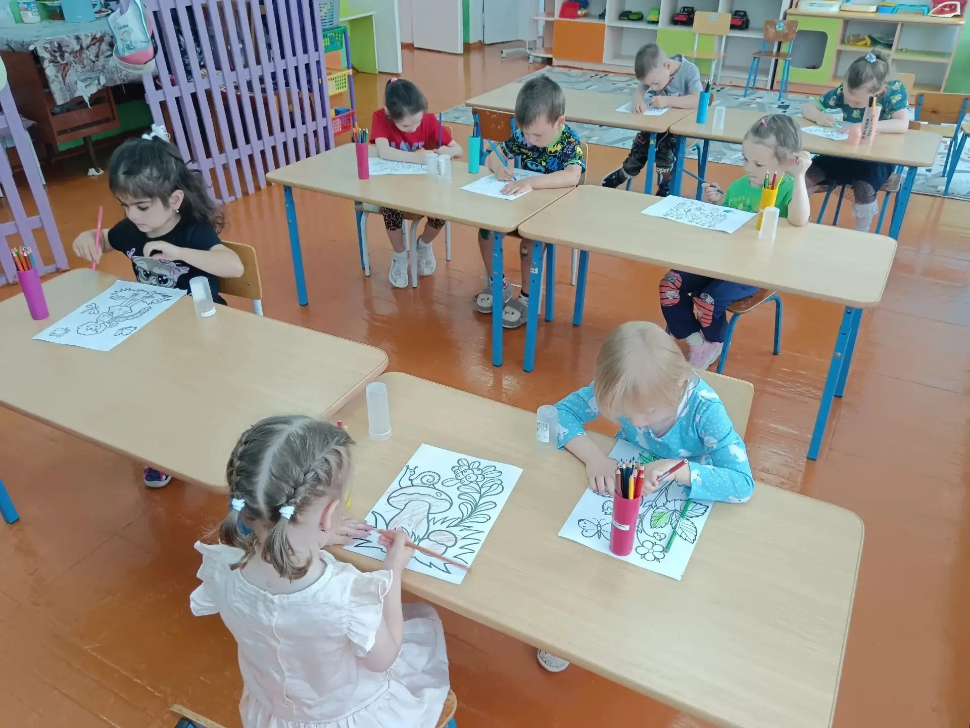 🌞 **Лето в красках!**
Наши ребята очень рады наступлению лета и с удовольствием поделились своими в