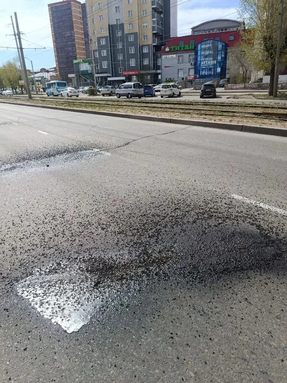 В Улан-Удэ ямочный ремонт провели более чем на 20 улицах   🛠️ За прошедший месяц сотрудники дорожной