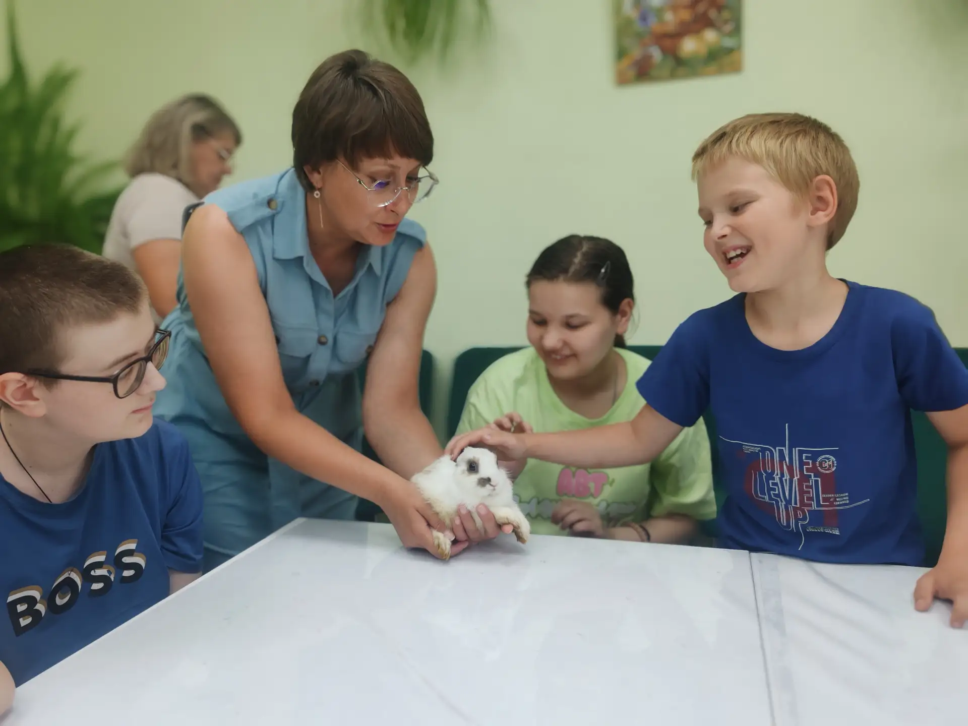 #ЗоопаркБольшеречье #дети #занятия
Тихий диалог двух миров. Дети и животные понимают друг друга без 