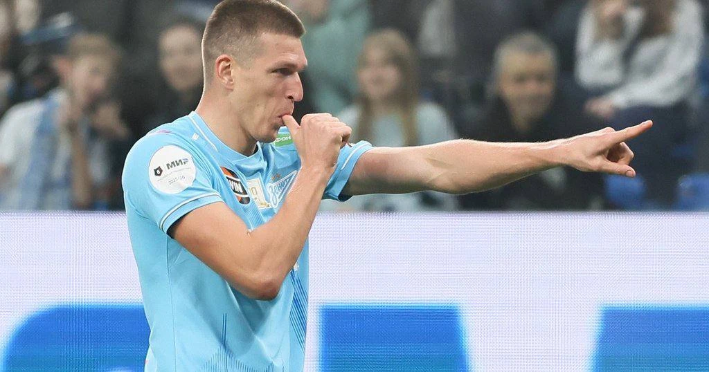 Я думаю, что сейчас Соболев, ввиду того, что Константин Тюкавин может прийти, пытается в каждом матч