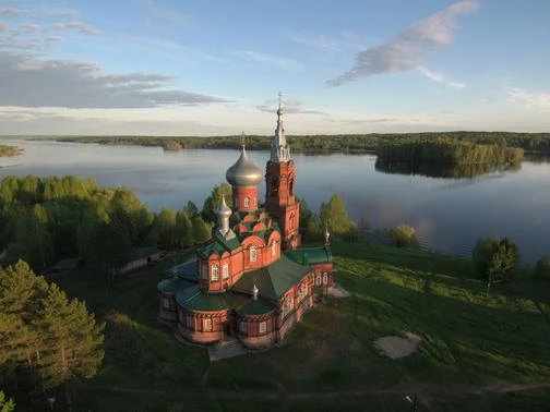 Пресвятой Богородице пред иконой Ея «Чирской» (Псковской)

Тропарь

Как неприступную стену и источни