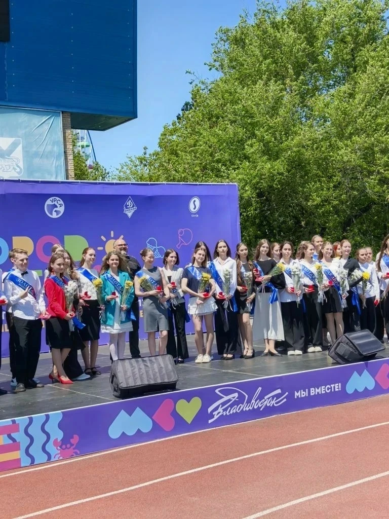 ДШИ 6 в "Городе детства"!!! 🪅🍭🍬🍩🍨🎈🎁🎊🎉

31 мая на стадионе «Динамо» состоялся масштабный кра