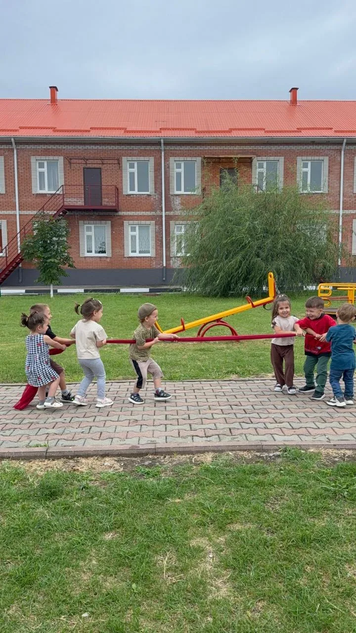 ✨Детство-это когда вся твоя сила, упорство и счастье зависят от прочности одного каната...