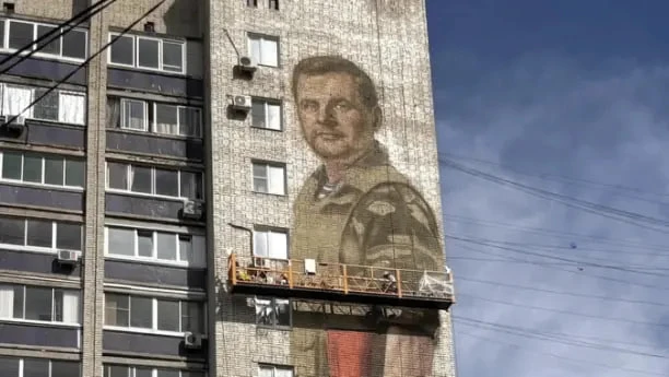 В Хабаровске появится самый большой мурал на Дальнем Востоке

На фасаде 15-этажного дома на Амурском