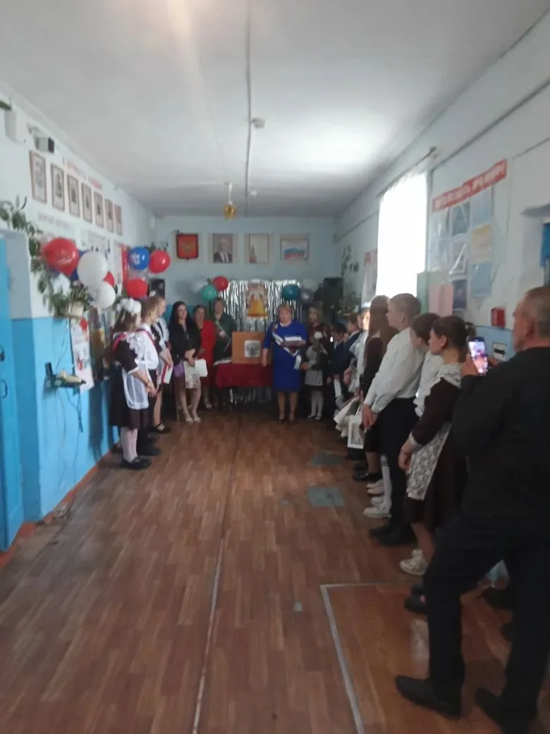 Торжественные линейки, посвящённые выпускникам, прошли в школах Барковского сельсовета!