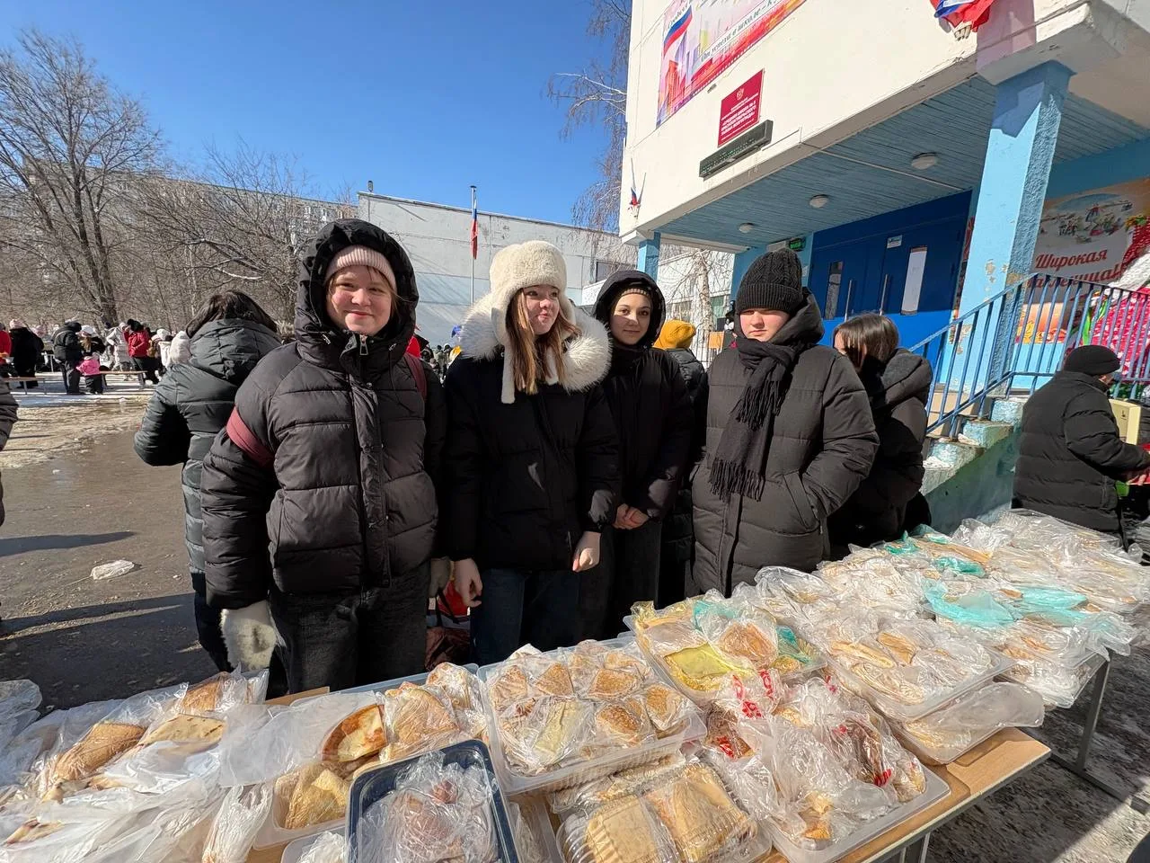 🧁🥞🎉 В МОУ СШ № 5 прошёл праздник Широкой Масленицы! 🥞🧁  Мы весело провели время: участвовали в конку