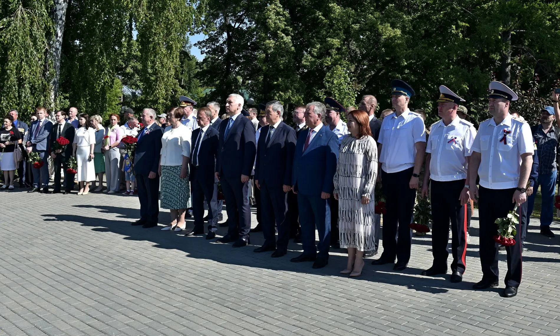 В День России в Барнауле состоялась торжественная церемония поднятия государственного флага

Торжест