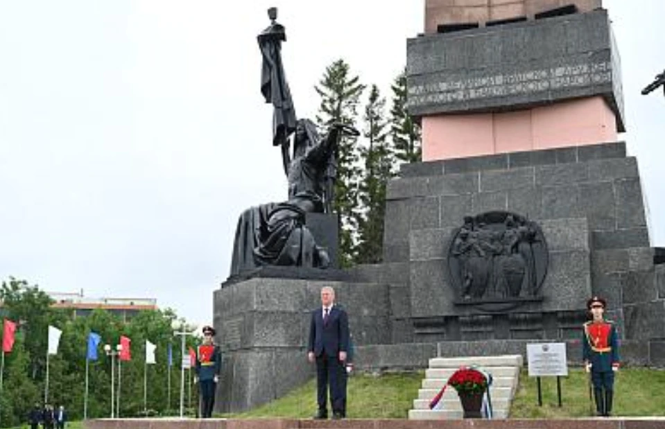 12 июндә Башҡортостандың баш ҡалаһында республика Башлығы Радий Хәбиров Рәсәй көнөнә һәм Өфө ҡалаһы 