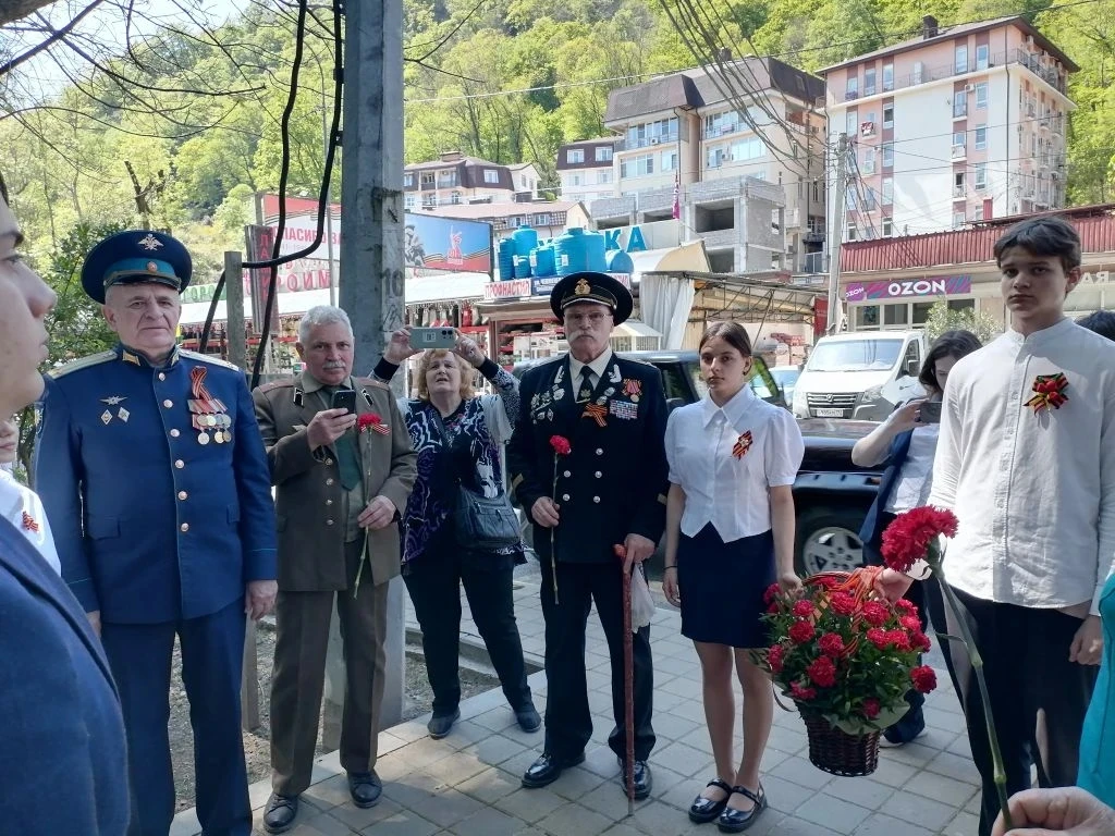 Вечная память герою  У памятника Герою Советского Союза Григорию Алексеевичу Чекменёву на Мацесте со