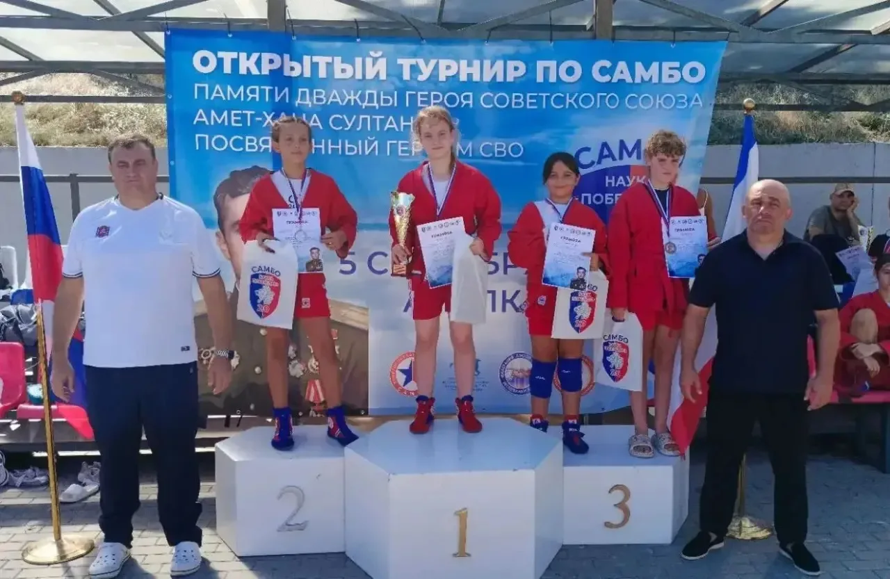 "Золото" и "серебро" завоевали самбистки спортшколы "Виктория" на турнире в Алупке