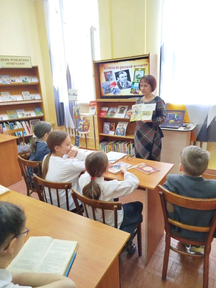 Ученики 4 «А» класса побывали в библиотеке Гайдара!