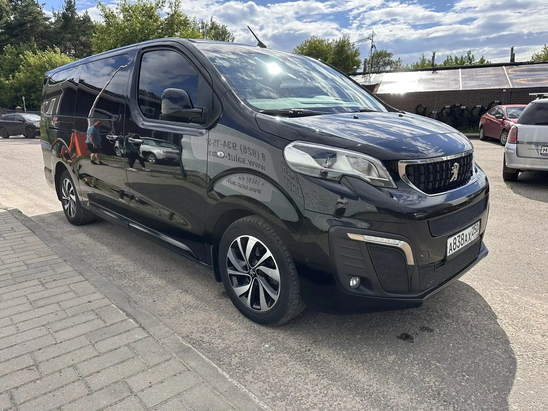 Peugeot Traveller 2021 год