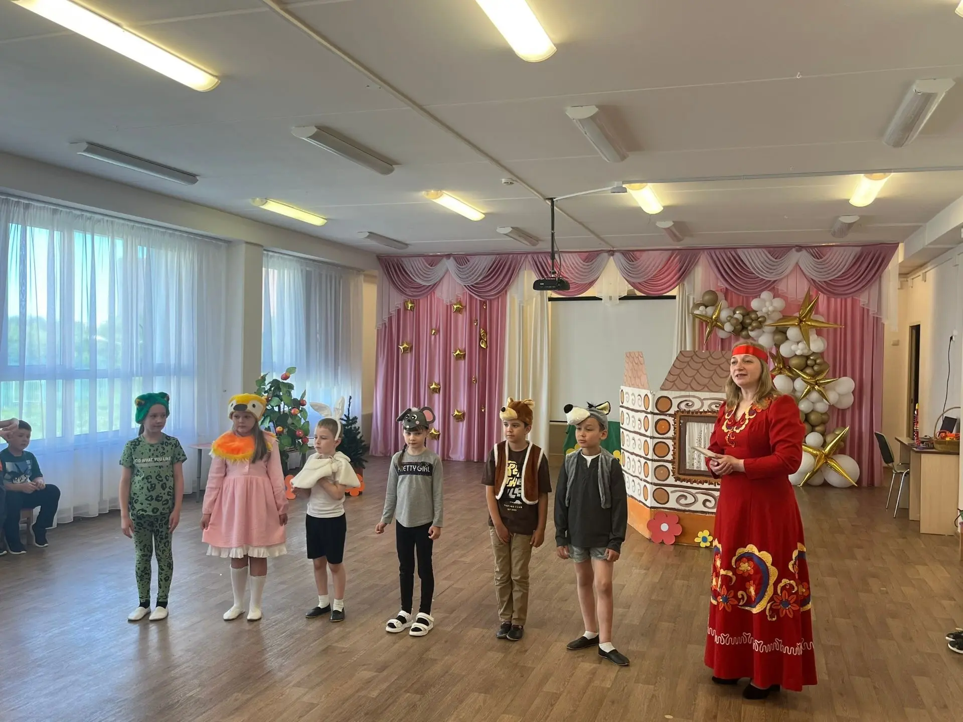 Театральное волшебство! ✨
 
Мы не скучаем! И другим не даем! Юные артисты группы «Семицветик» (Милан