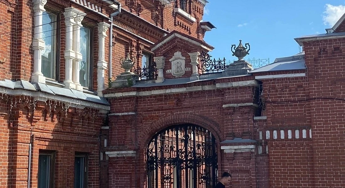 🏛 Кирпичная сказка на Оке: усадьба В.И. Гомулина в Павлове