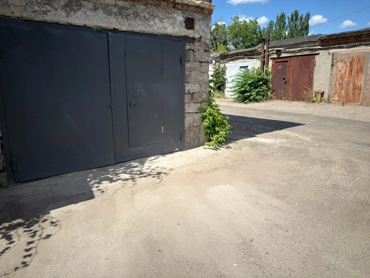 Срочно продам гараж в кооперативе Шахтер «г.Донецк, ул. 9-го Января 14б» На первой лини...