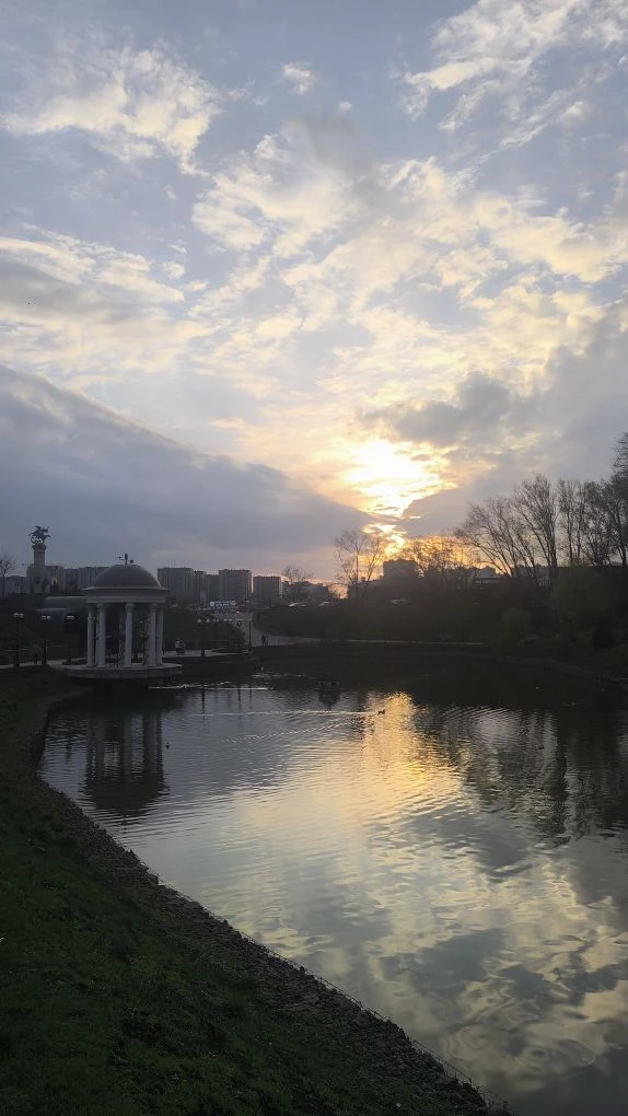 Вечерний парк вмч. Георгия.