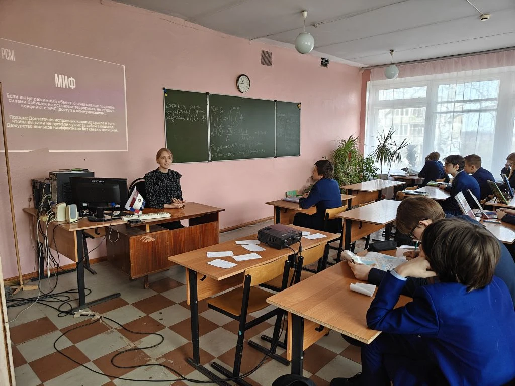 Практика вместо теории🌟  Сегодня Советник директора по воспитанию провела ролевую игру «Ищу выход»! 