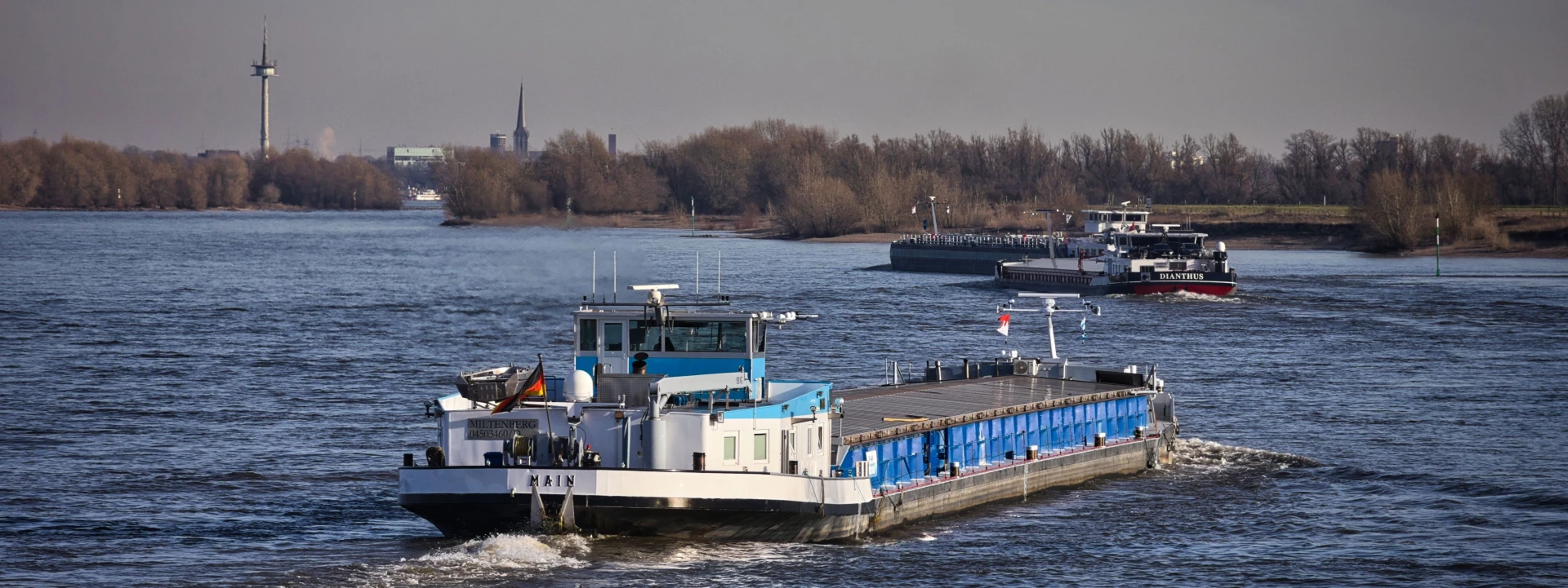 Уровень воды в среднем течении Рейна на водомерном узле Кауб впервые в истории наблюден...