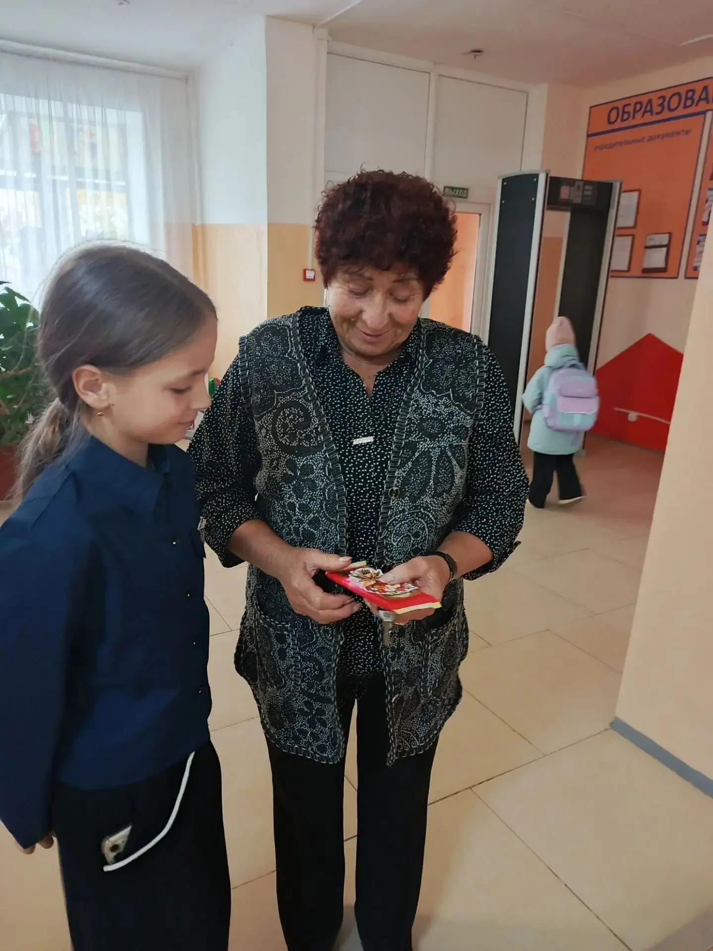 Волонтерский отряд «Бумеранг добра» провел акцию «Сердце, отданное школе». Под руководс...