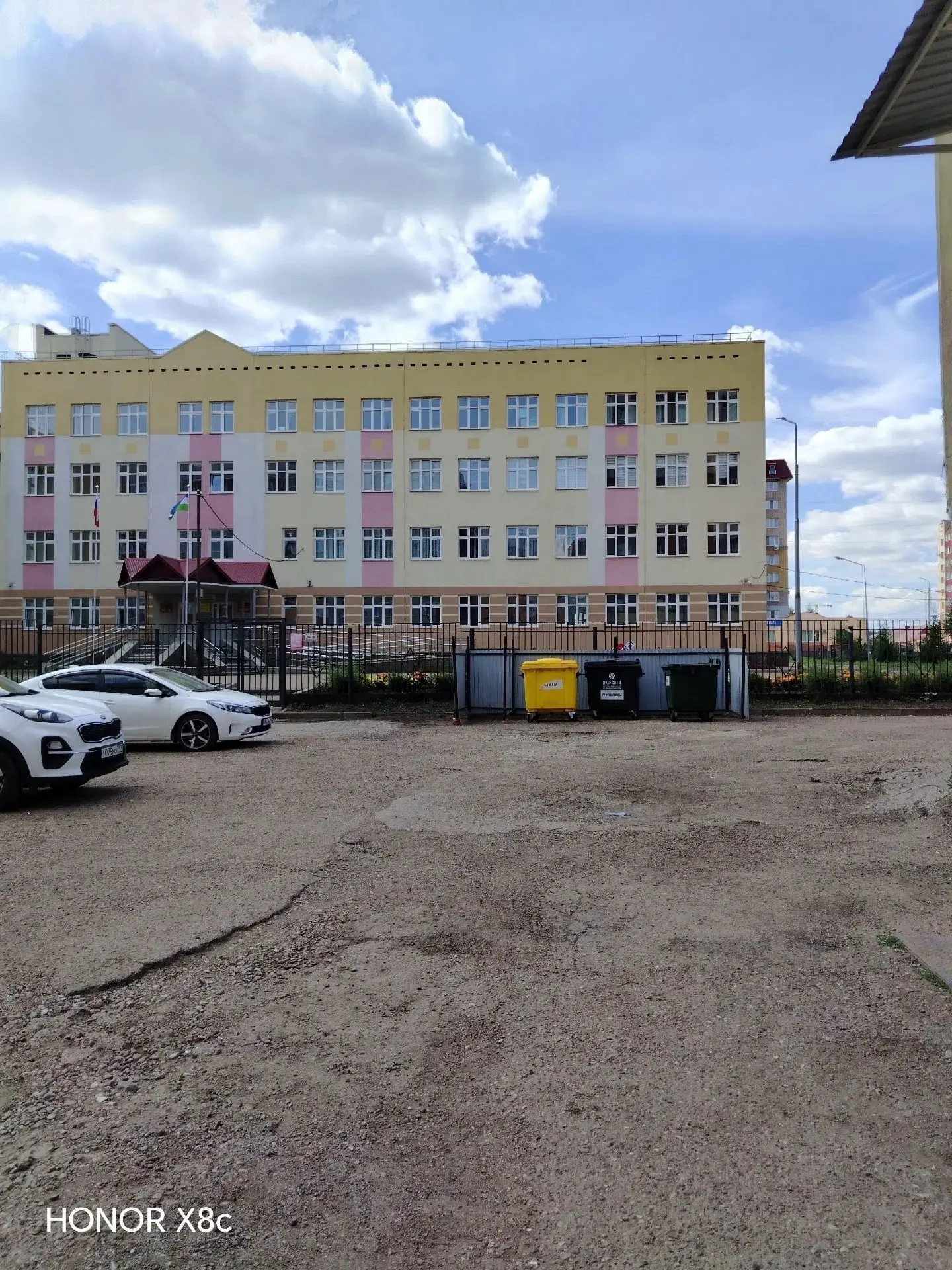 ❗️Жительница Стерлитамака обращает внимание на проблему некорректного размещения мусорн...