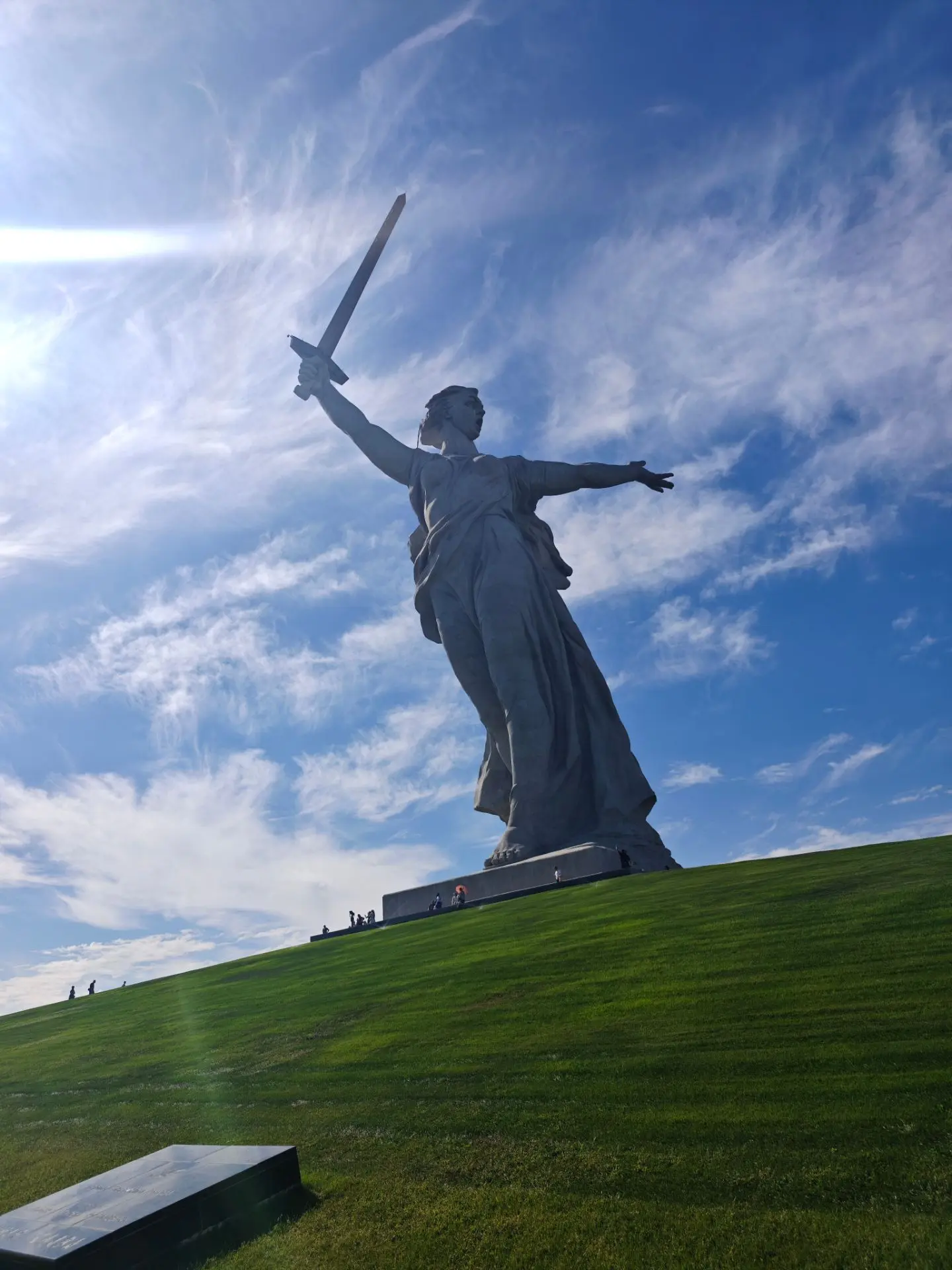 Сегодня у нас была очень объёмная программа: побывали на Мамаевом Кургане, в зале славы...