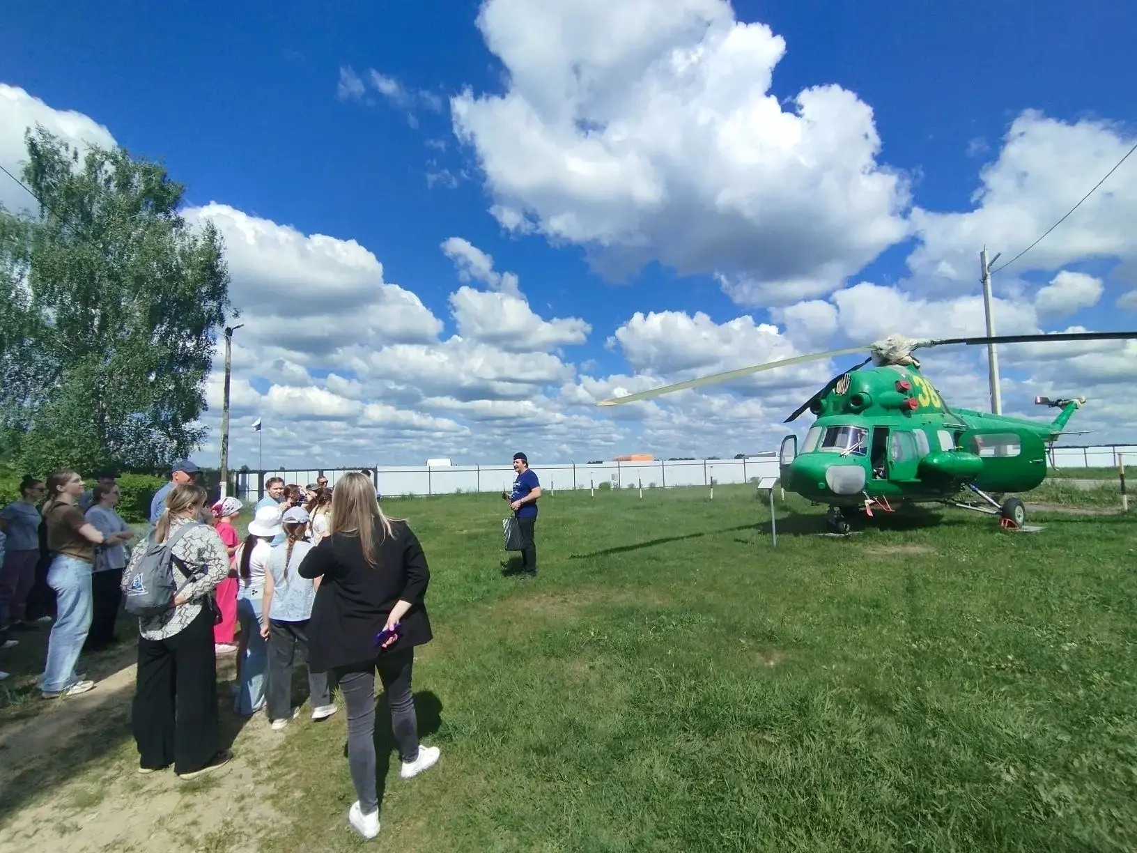 ✈️  6В и 3Д в гостях у авиаторов! 🚁 24 мая наши ребята из 6В и 3Д вместе с родителями и классными ру