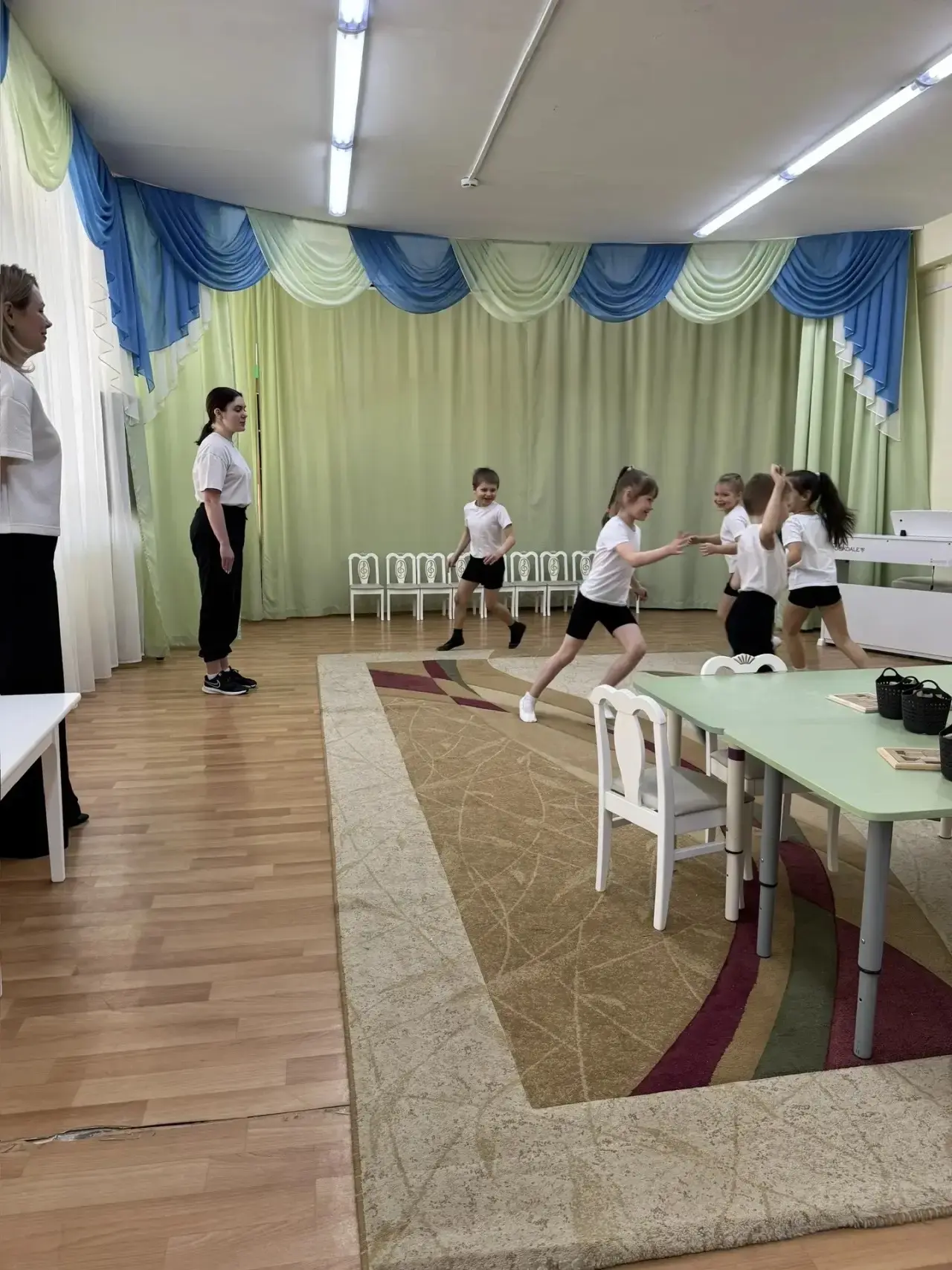 Часто мы разделяем занятия: сейчас мы бегаем, а потом сядем решать задачки - головоломки. Но что, ес