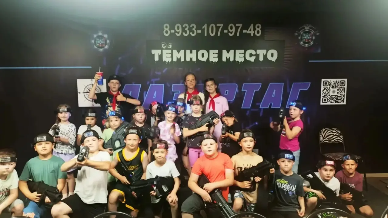 Лазертаг - 5-й отряд в деле 🎯💥

Сегодня пятый отряд нашего школьного лагеря отправился в лазертаг.