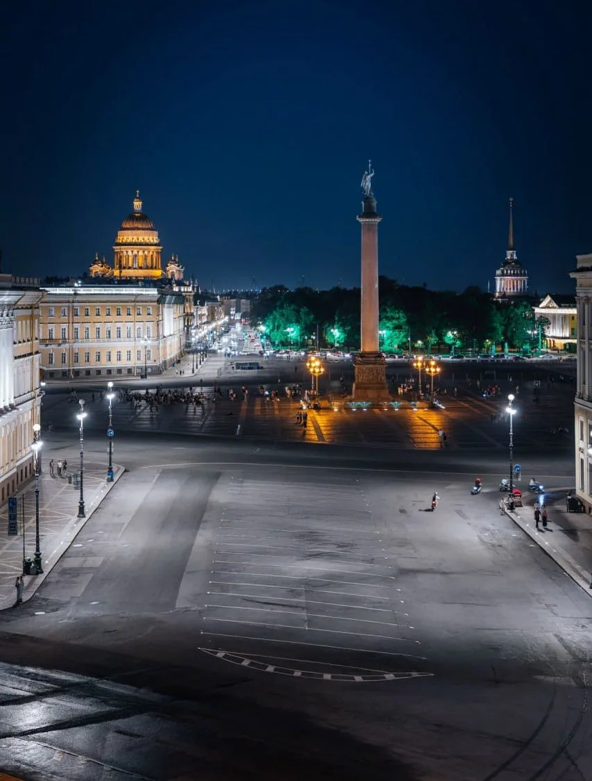 🏛 Дворцовая площадь

📌 Площадь внесена в список объектов Всемирного наследия ЮНЕСКО.

📍 Координат