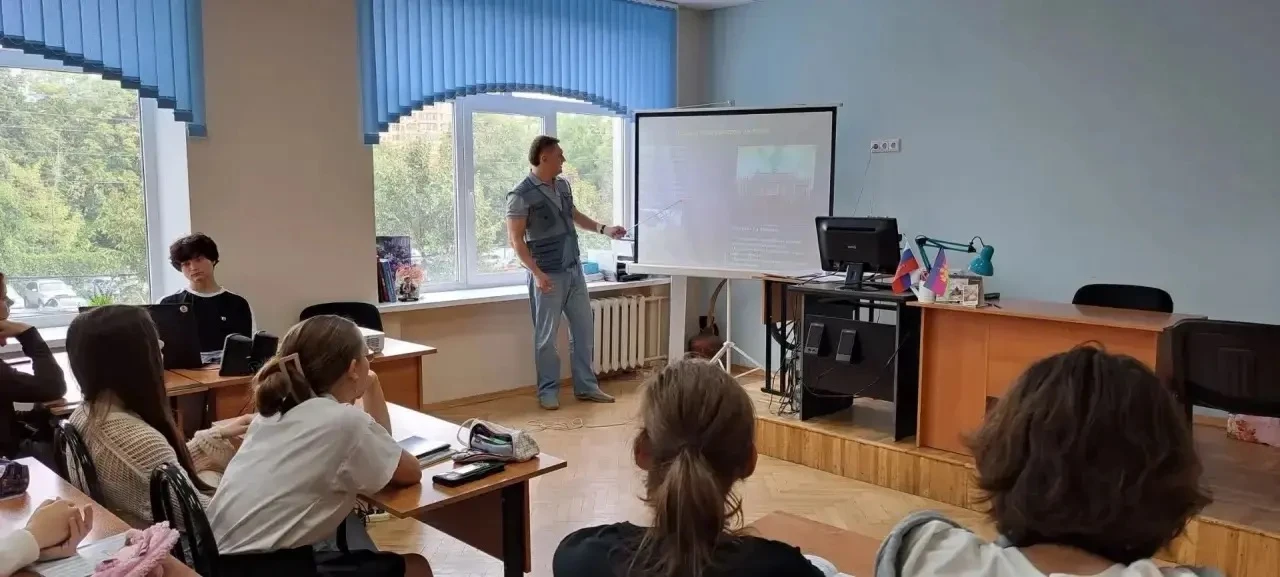 📅 16 сентября в Краснодарском техническом колледже преподаватель истории Репьев А. Л. ...