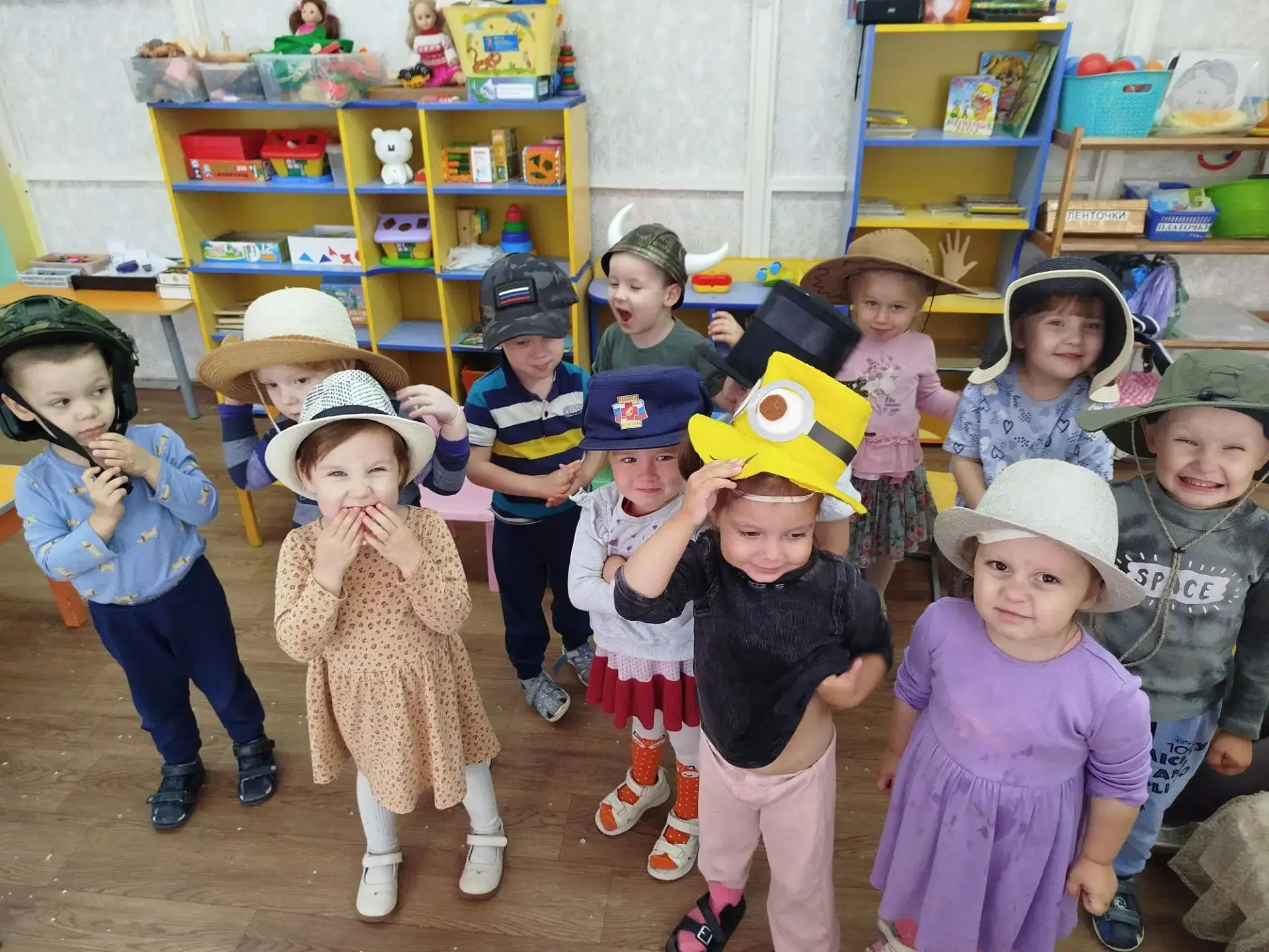 🎩👒Сегодня в нашем детском саду прошел удивительный День шляп!