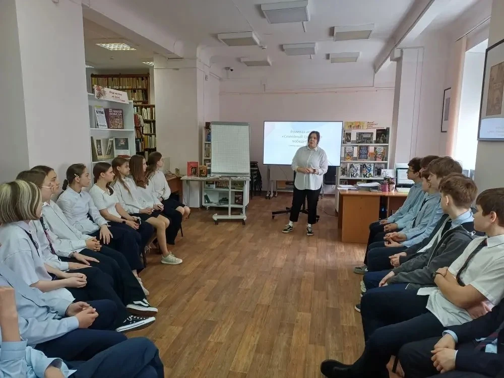 На прошлой неделе наши ребята, 7А класс, отправились в Воронежскую областную детскую библиотеку на м