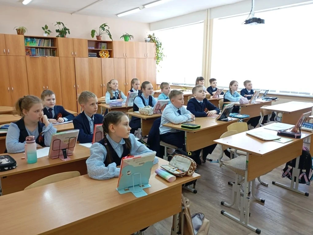 📚 Сегодня в 3А классе — классный час «Пионеры‑герои»! 📚  Шнякина Т. М. познакомила ребят с историями