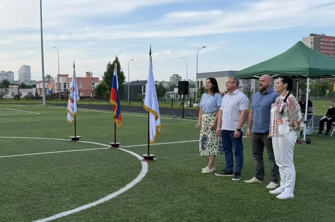 🇷🇺 10 июня на базе МБОУ "Школа №188" прошел праздничный концерт ко Дню России «Горжусь тобой, моя 