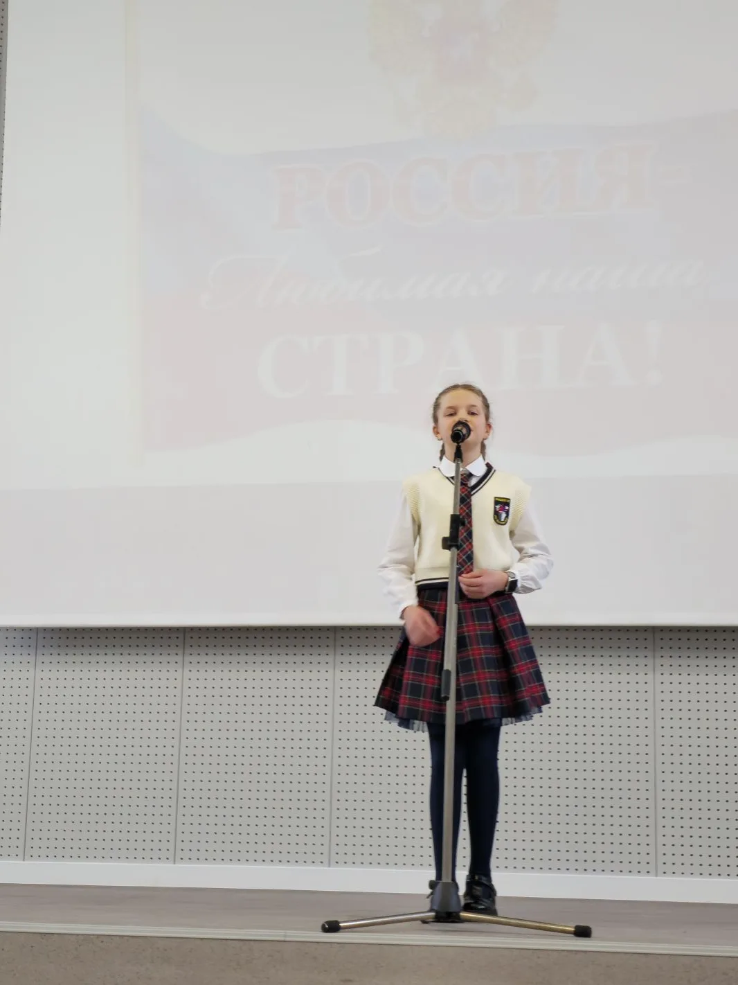 Конкурс чтецов «Я люблю Россию»🇷🇺  В рамках месячника оборонно‑массовых мероприятий в лицее состоялс