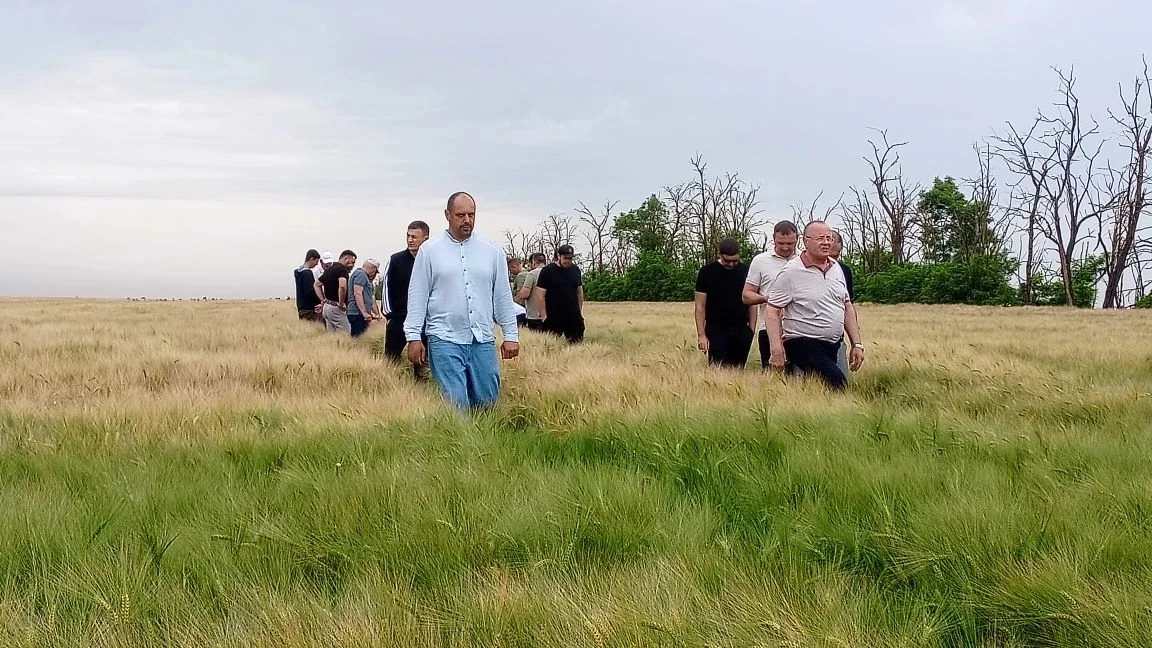 С великой надеждой на урожай

🌾 Степновский округ вносит весомую лепту в общий хлебный каравай. Каж