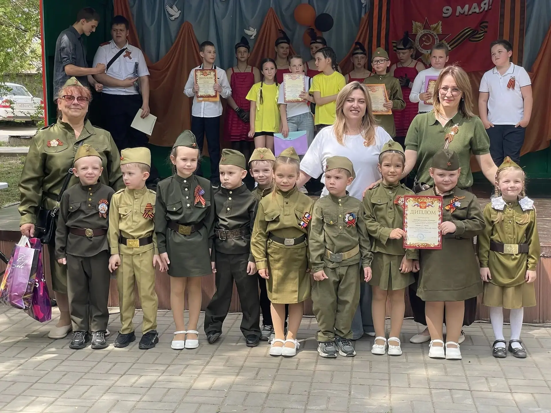Воспитанники старшей группы "Гномики" нашего детского сада (воспитатель - Моловствова Е...