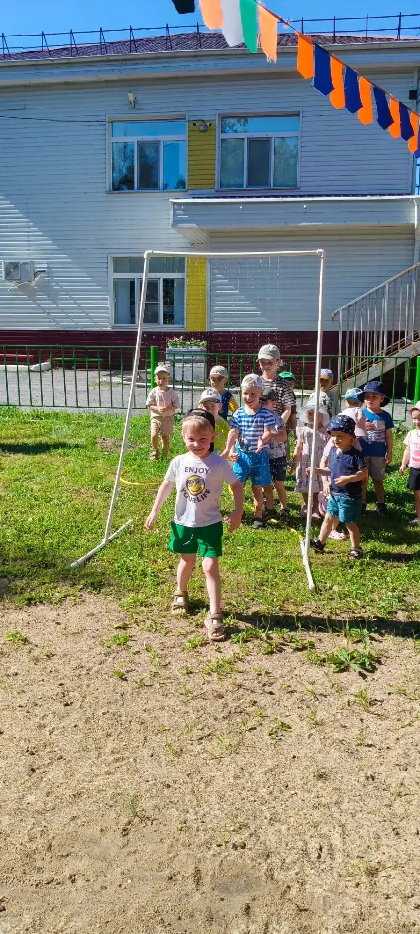 Звучит как идеальный летний день ☀☀☀ 
Когда на улице стоит жара, такие водные забавы в группе «Сказк