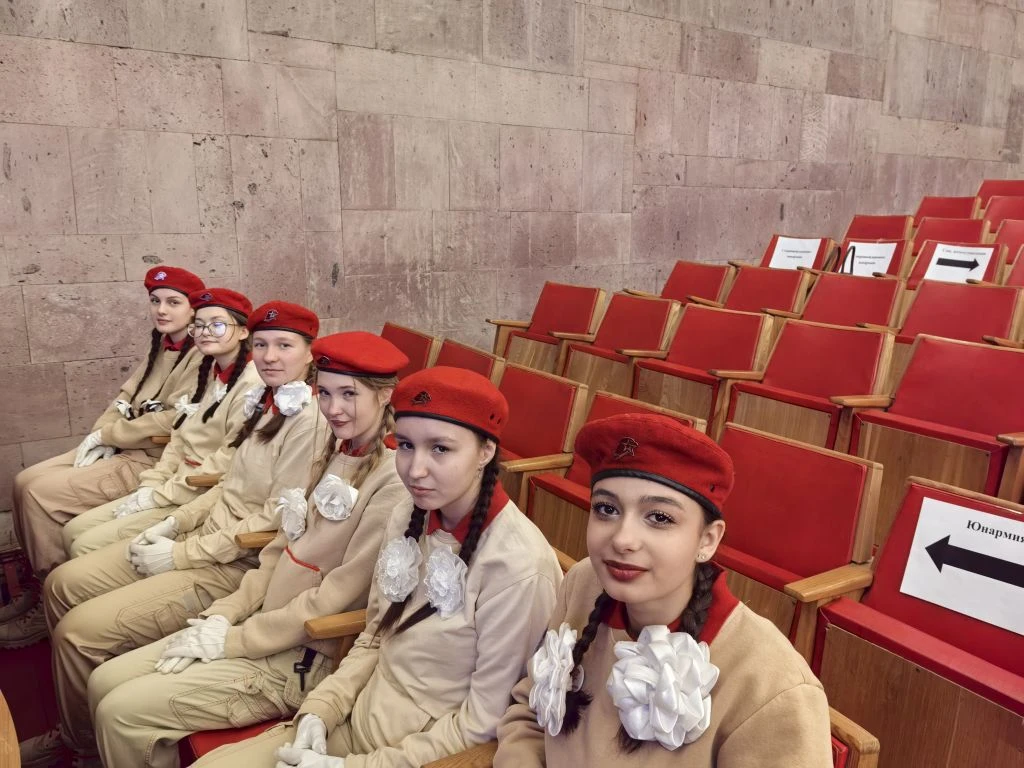 Юнармейцы отряда "Бригантина" приняли участие в праздничном концерте, посвященном Международному жен