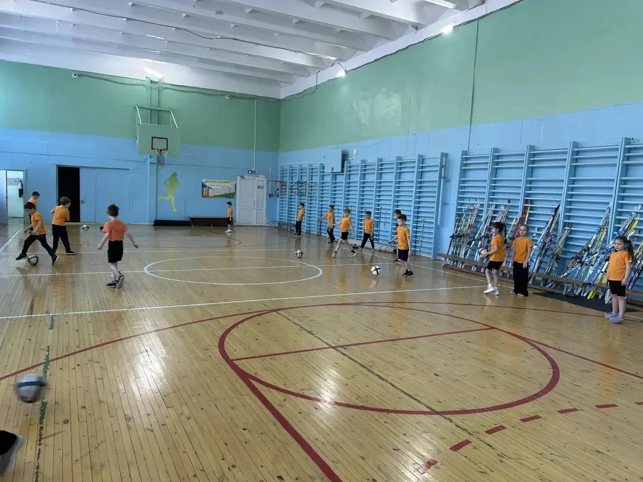 ⚽ Футбольная карусель в школе: как это было  В течение последнего месяца учебного года в рамках Всер