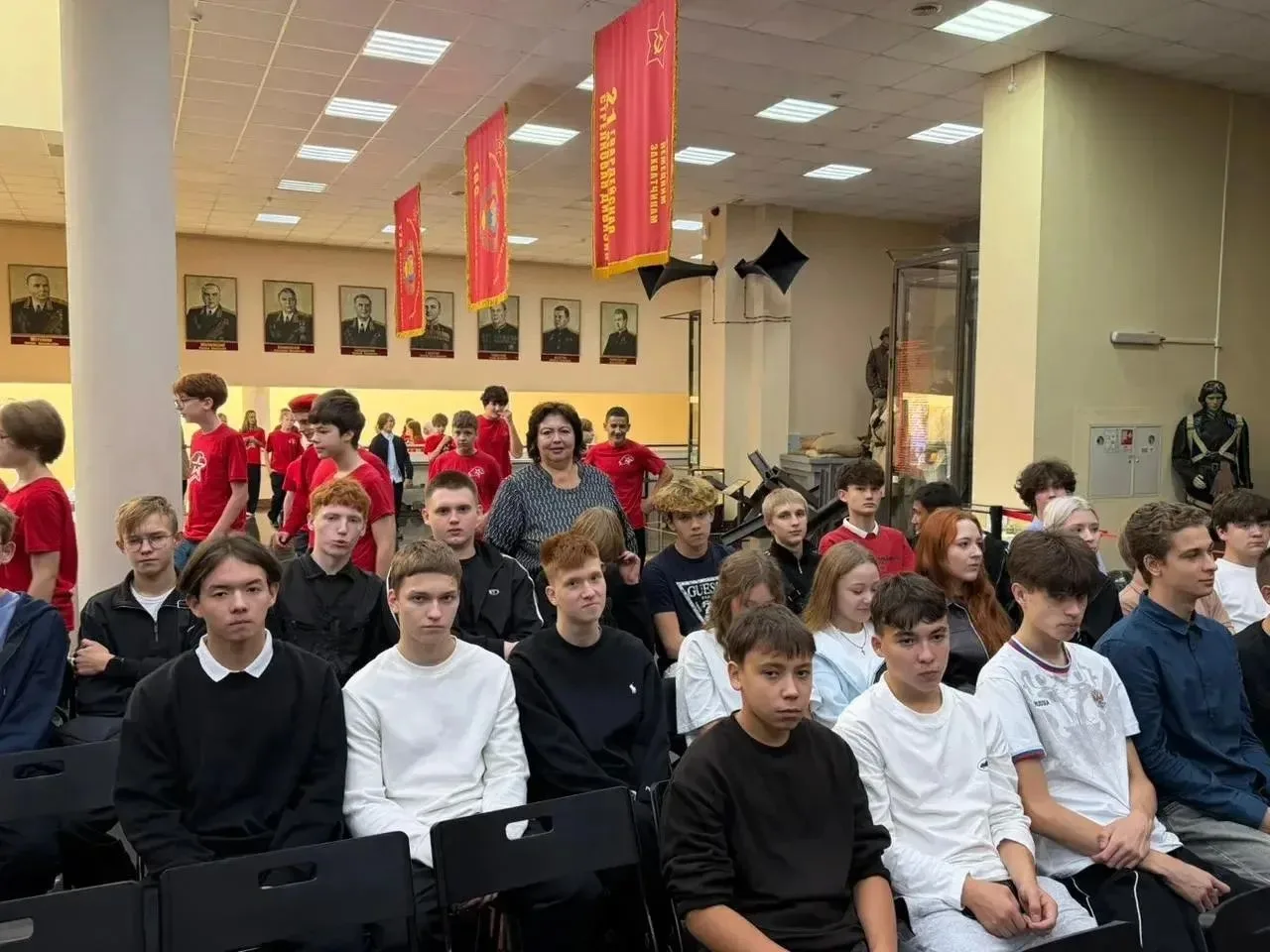 3 сентября студенты группы 1ЭНН-2 совместно с преподавателем истории Сафаргалеевой М.А....