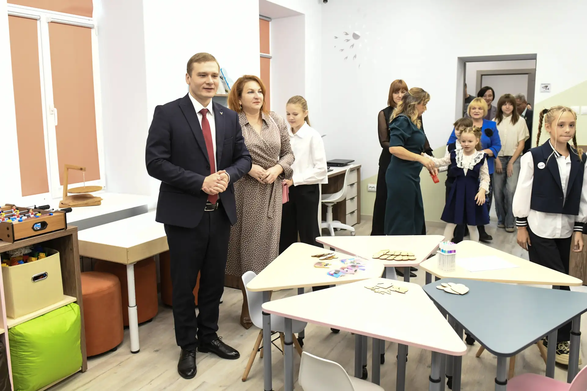 Открыл детский культурно-просветительский центр в Белом Яре