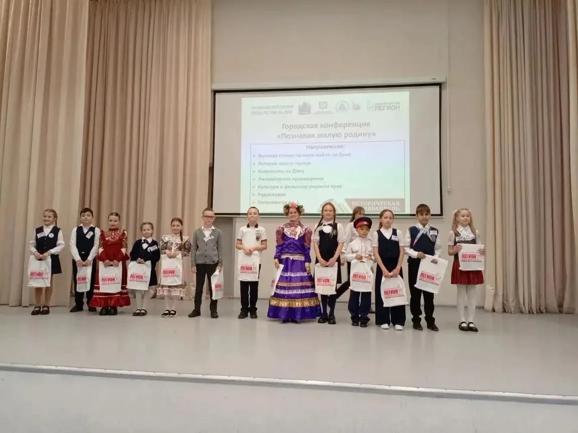 Обучающаяся 2 « А» класса Енина Эвелина, победитель районного конкурса в рамках проекта « Историческ