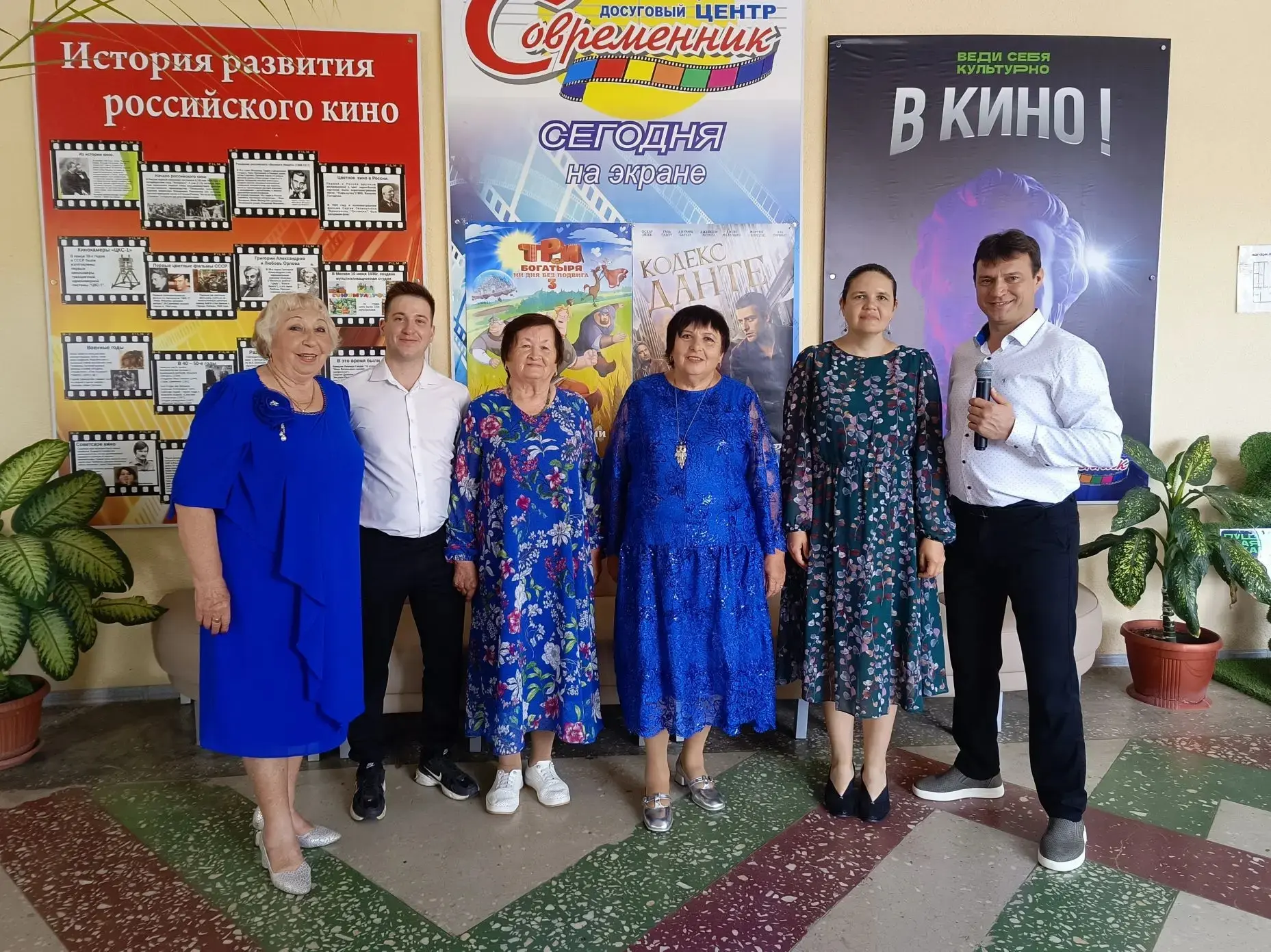 ‎Солистки клуба «Добрые встречи» вновь подарили зрителям КДЦ «Современник» тепло своих сердец и част