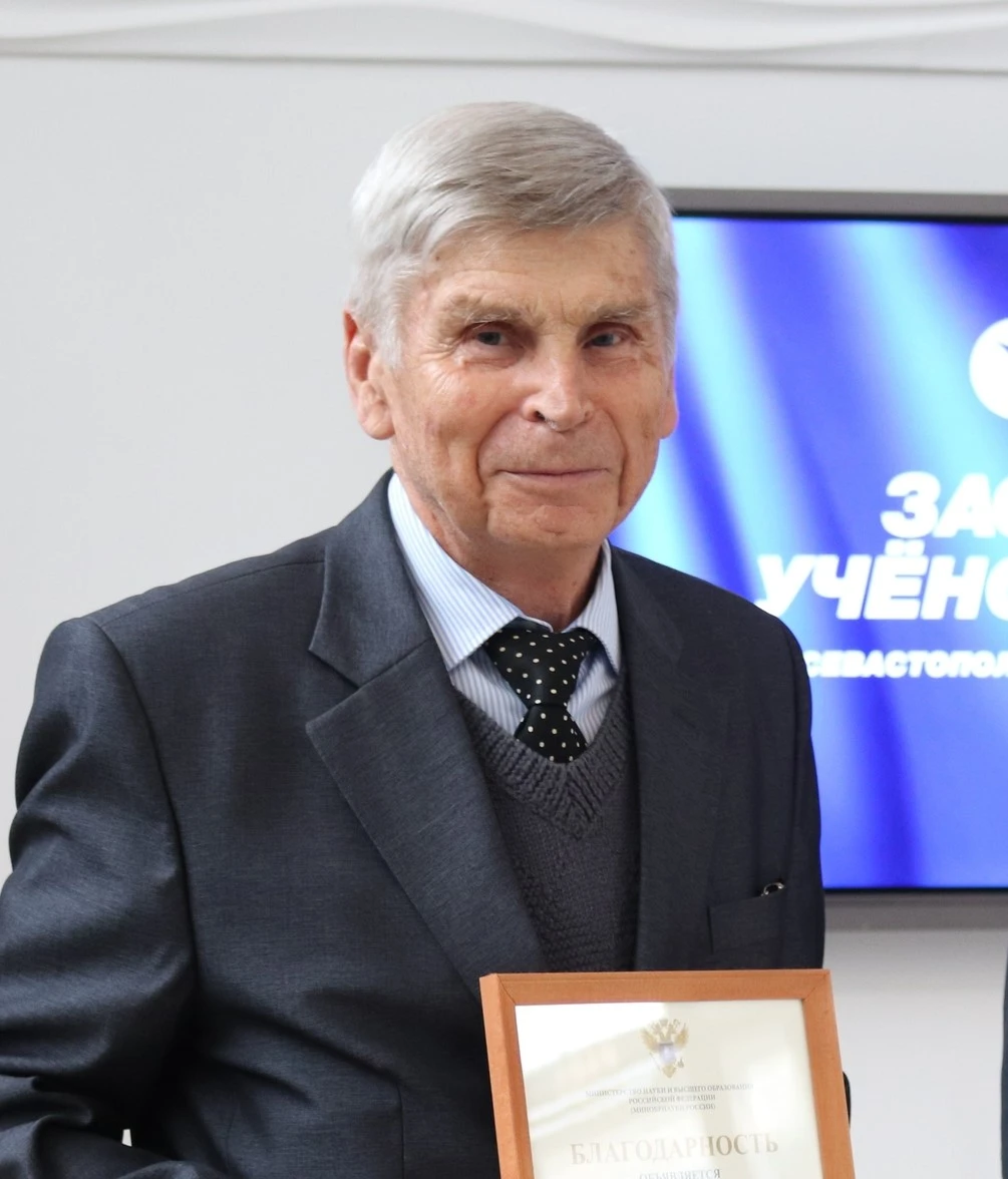 ✨ СевГУ поздравляет с 80-летием ветерана науки Виктора Чернегу
